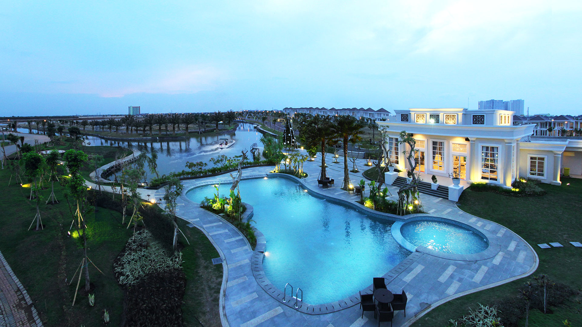 \App\Helpers\getUpload($galleryId)->alt