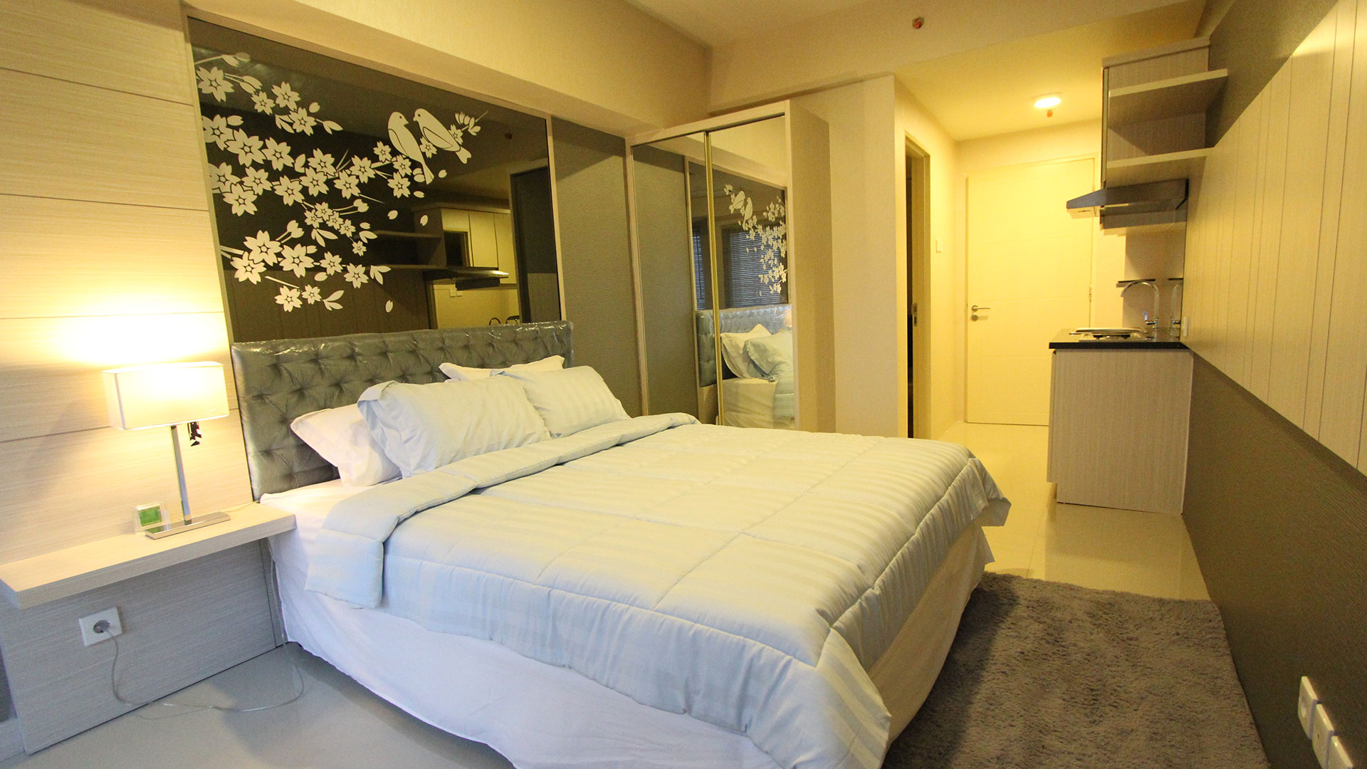 \App\Helpers\getUpload($galleryId)->alt