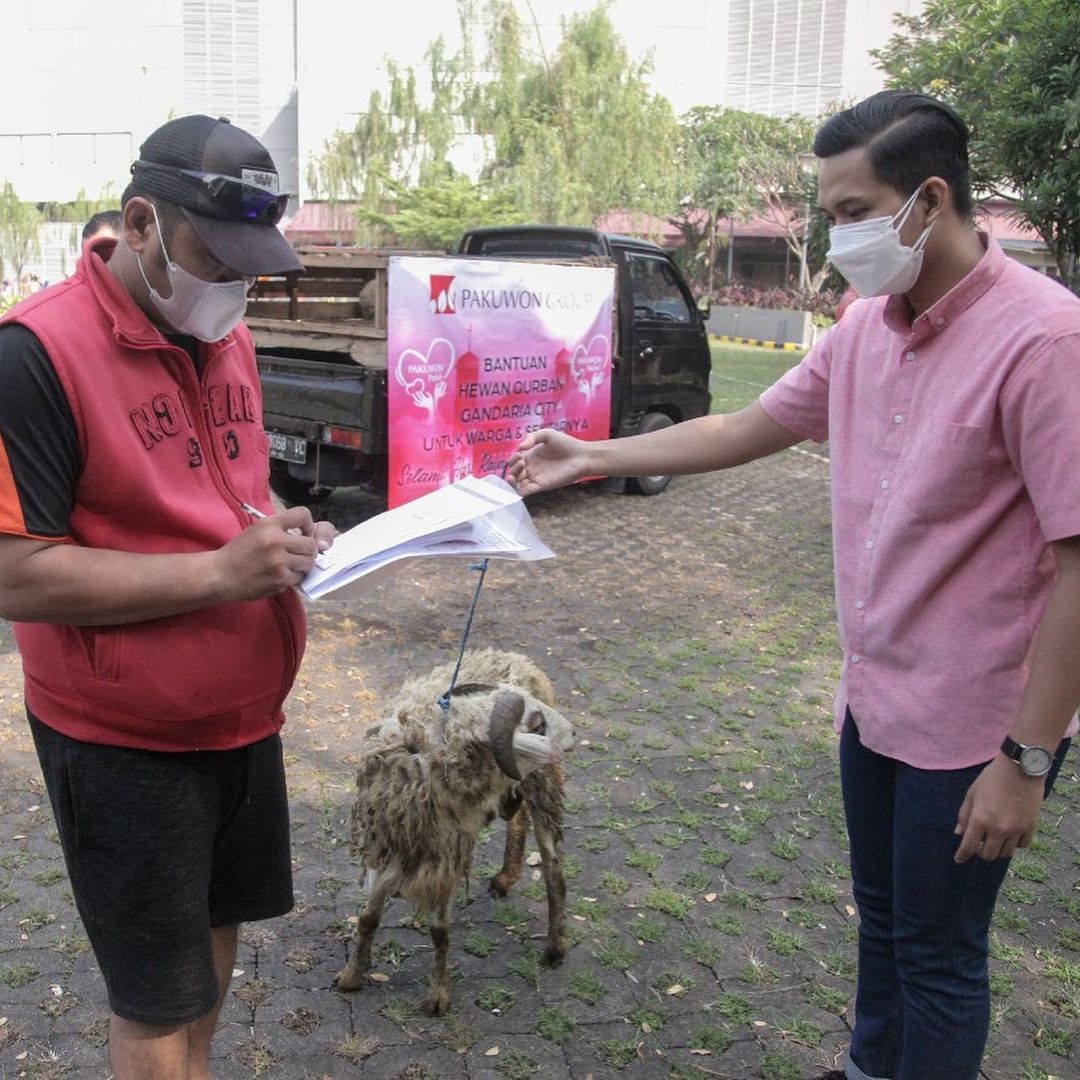 \App\Helpers\getUpload($galleryId)->alt