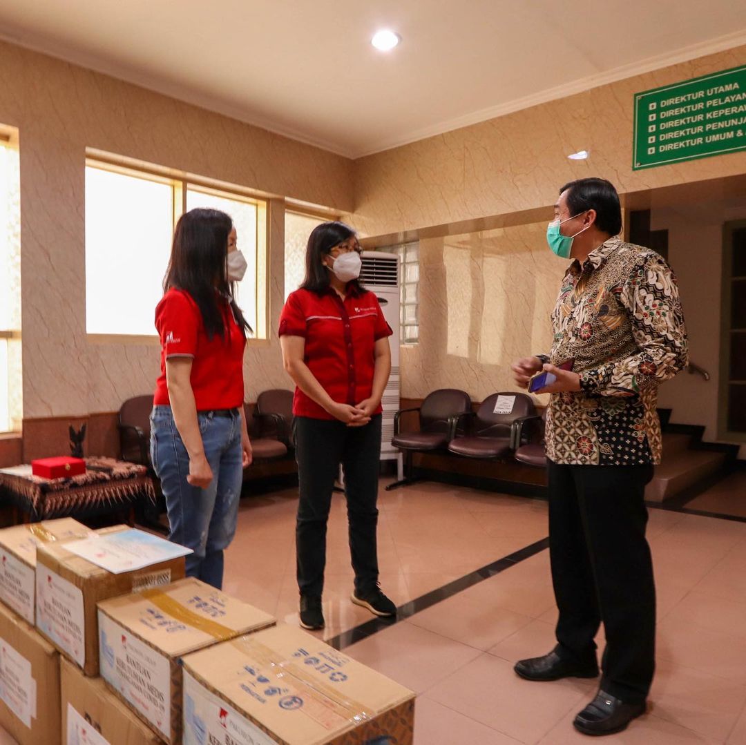 \App\Helpers\getUpload($galleryId)->alt