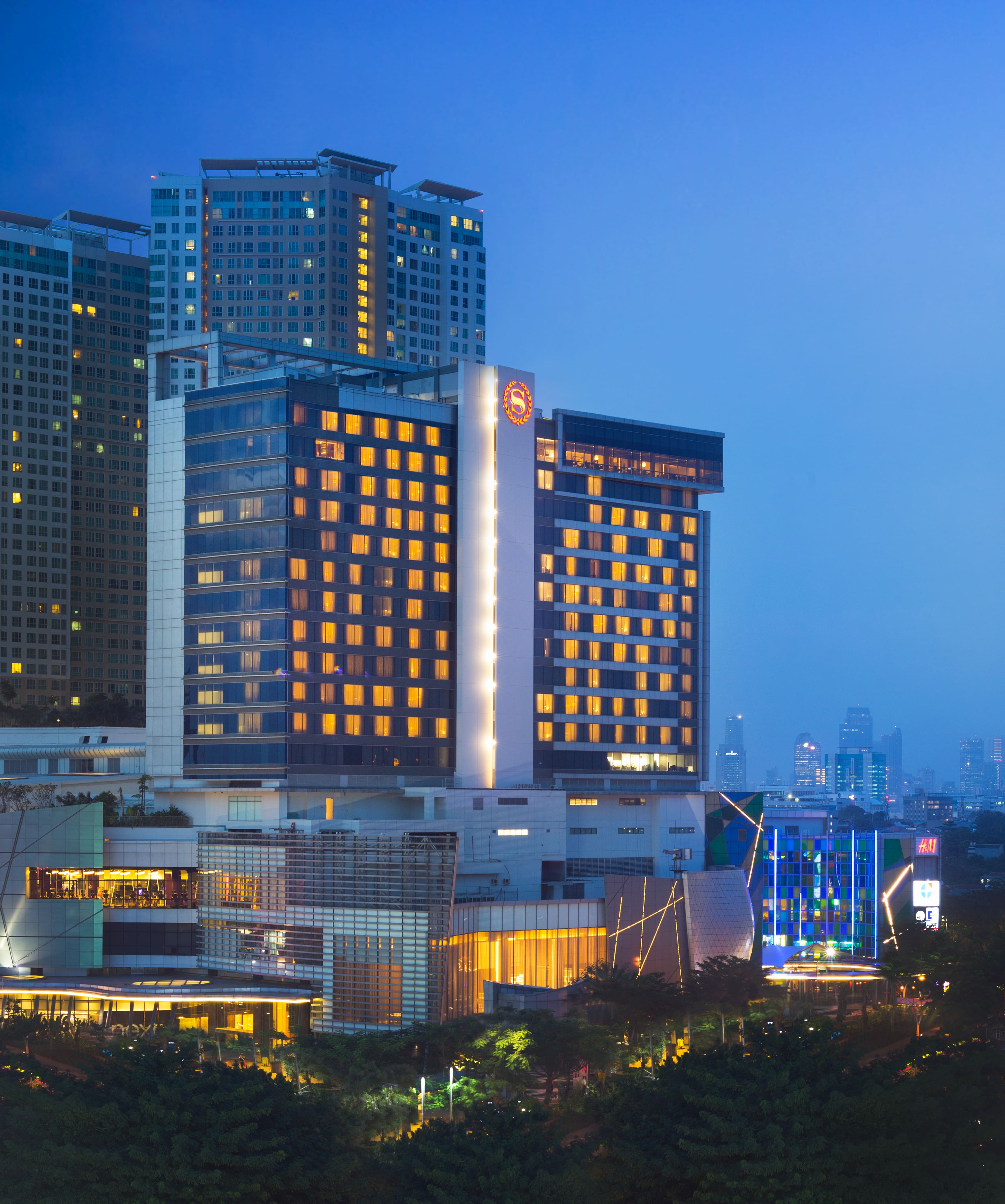 pakuwon-group-40th-sheraton-grand-jakarta-gandaria-city-exterior