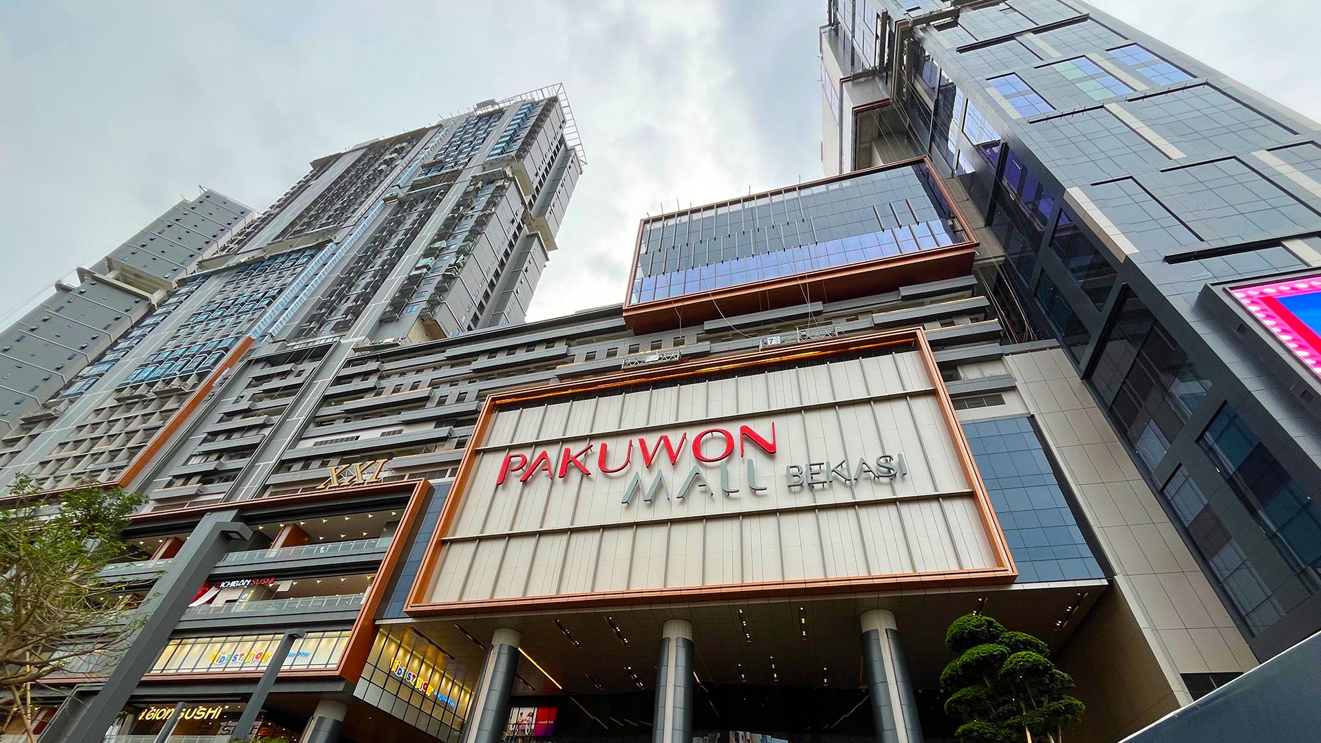 \App\Helpers\getUpload($galleryId)->alt