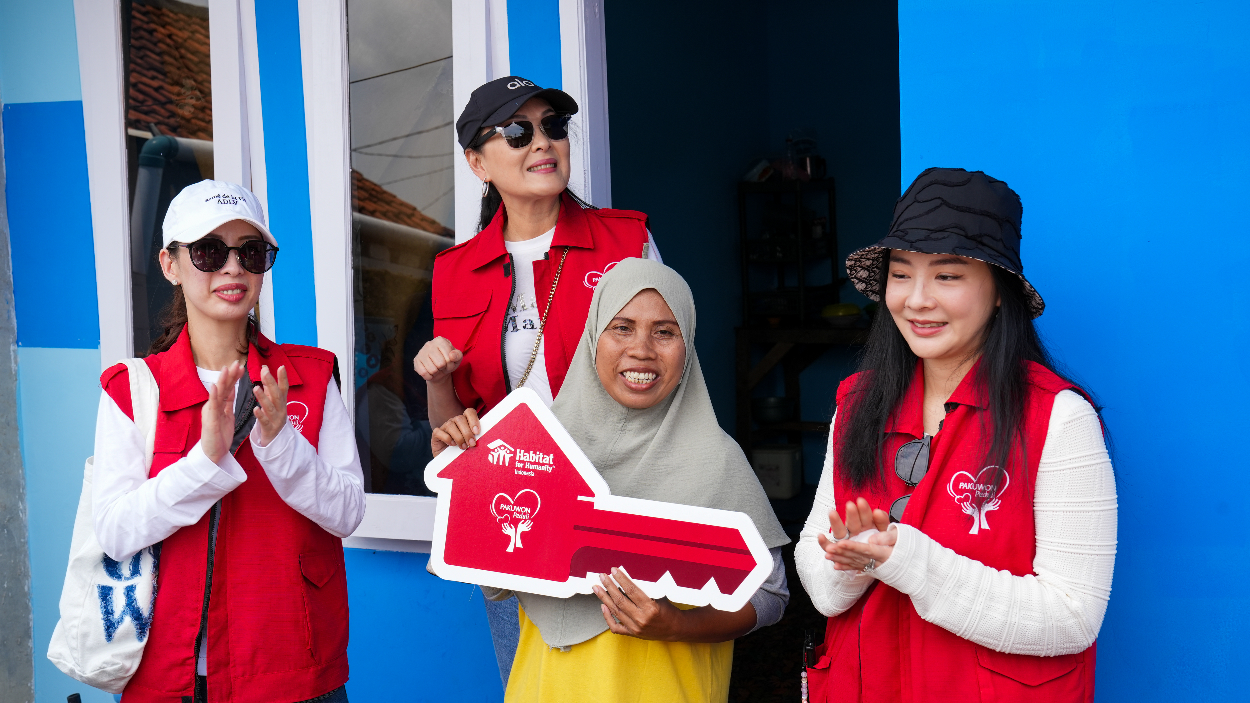 \App\Helpers\getUpload($galleryId)->alt