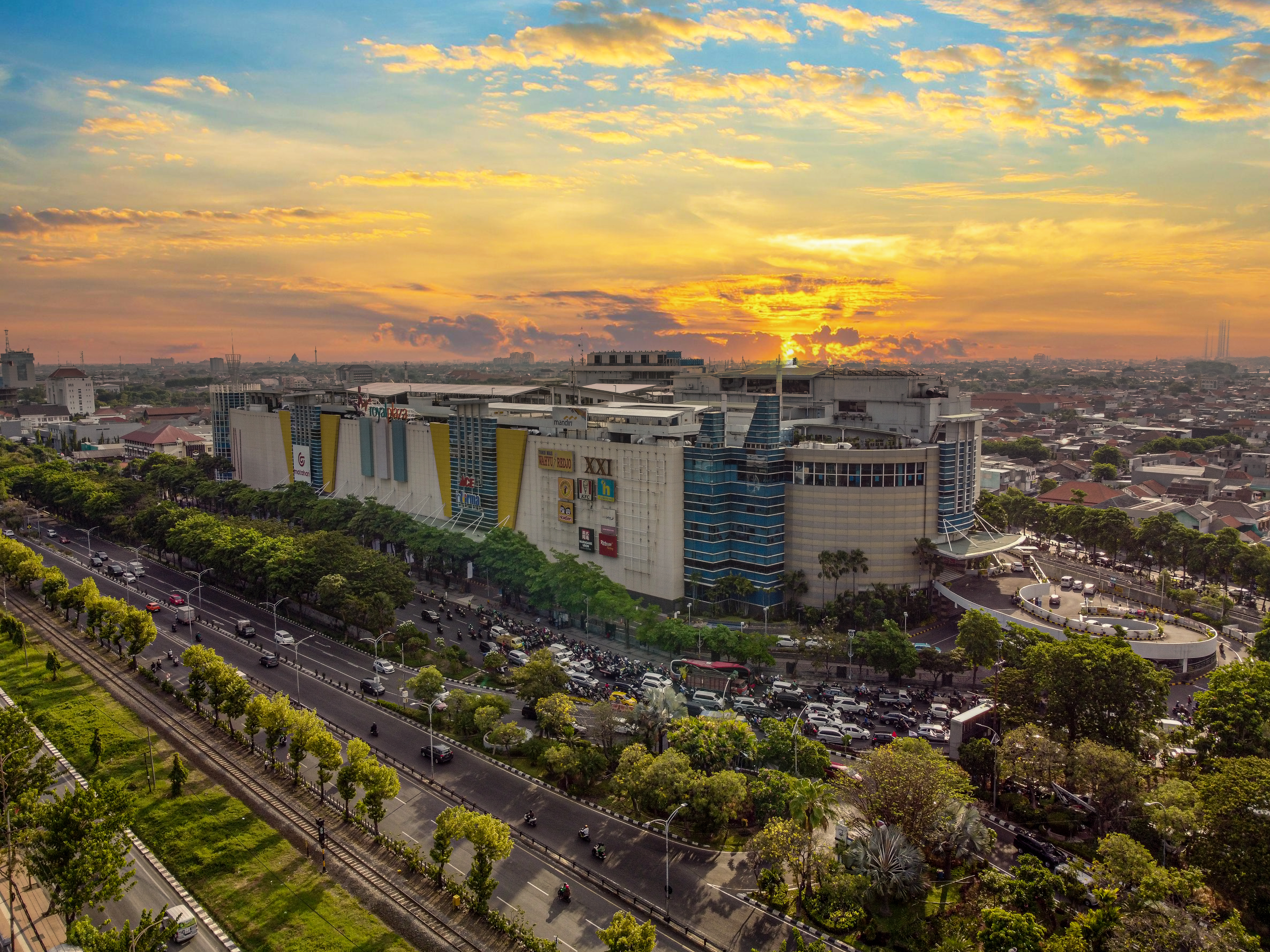 \App\Helpers\getUpload($galleryId)->alt