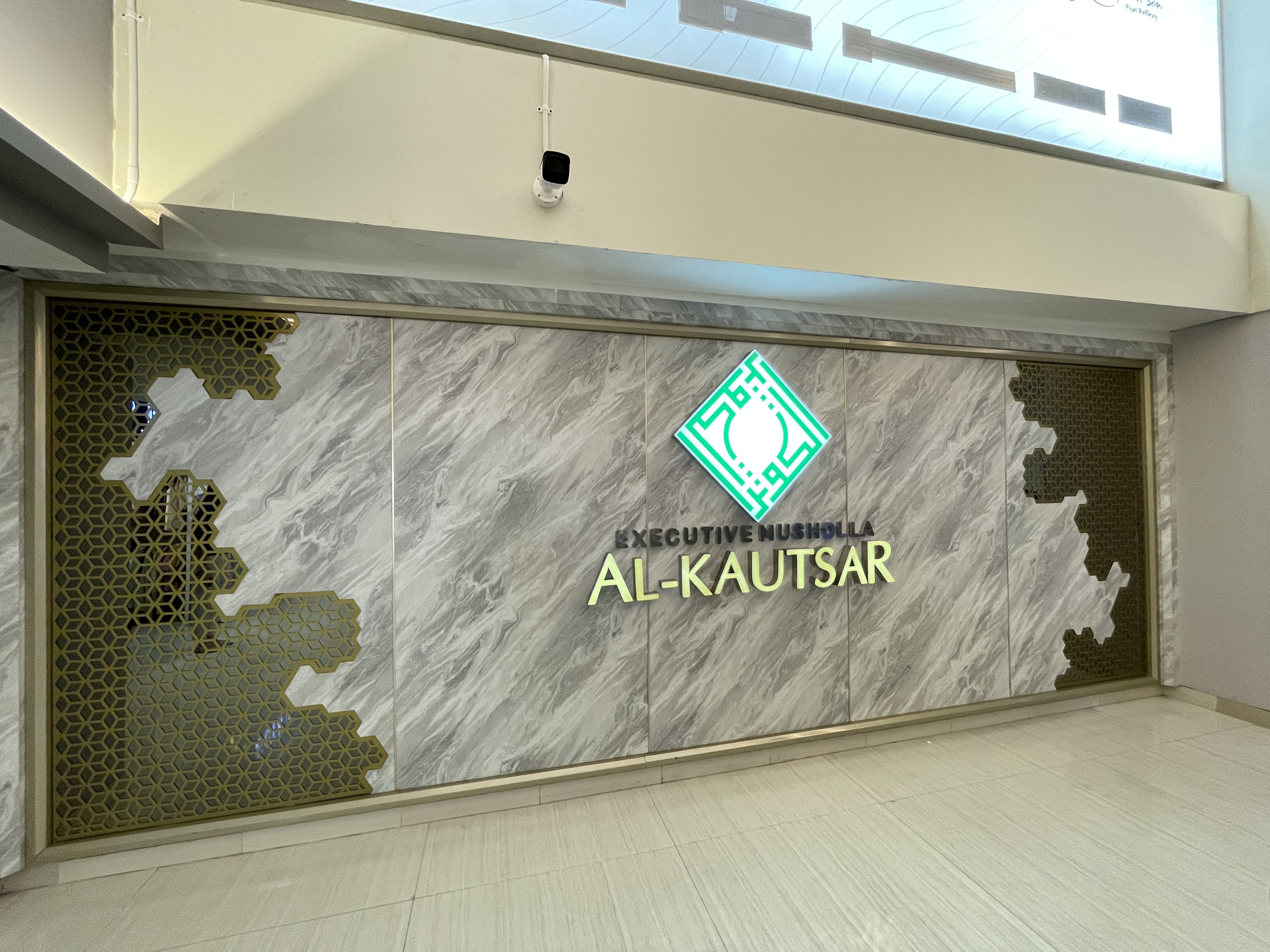 \App\Helpers\getUpload($galleryId)->alt