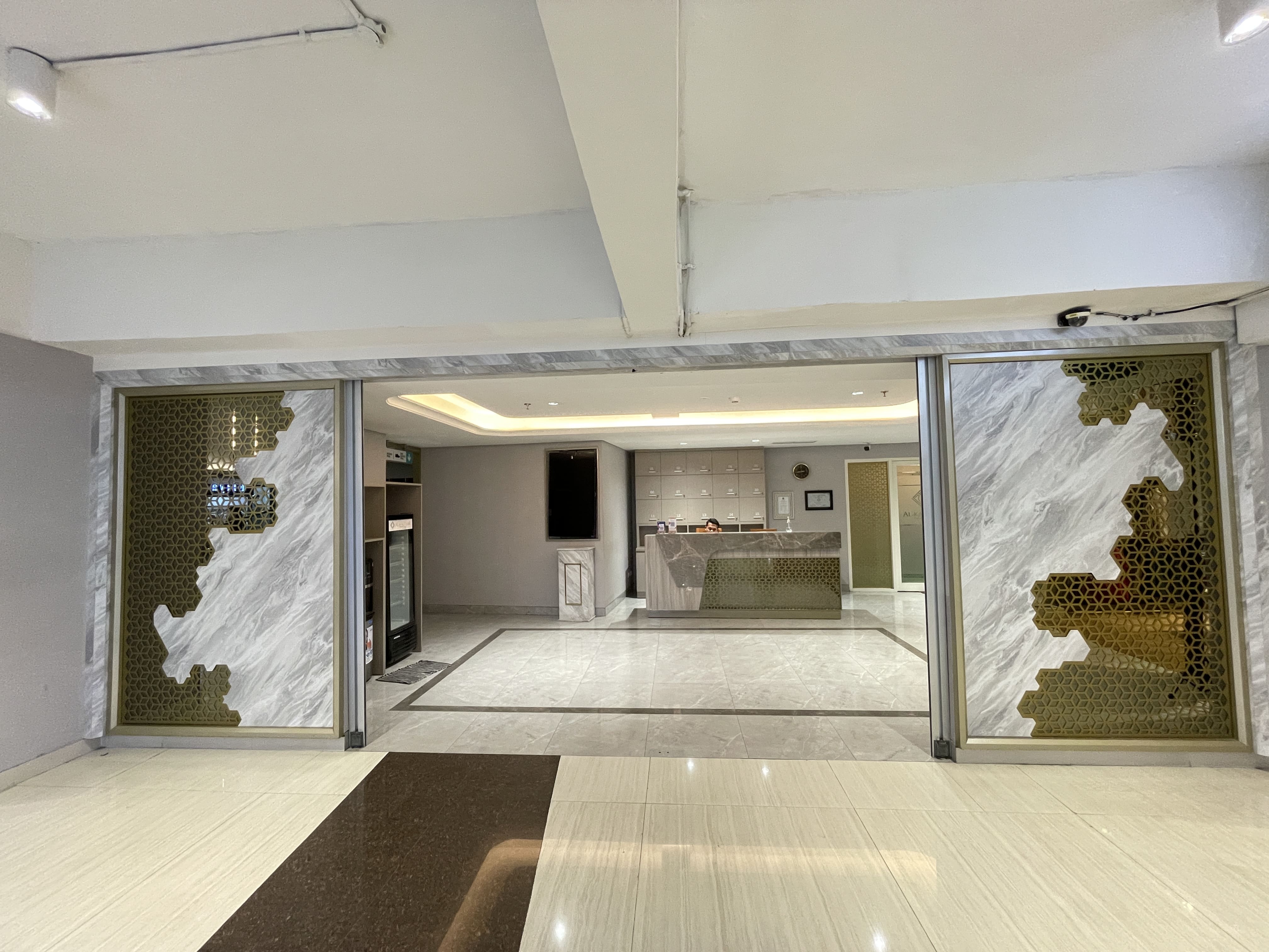 \App\Helpers\getUpload($galleryId)->alt