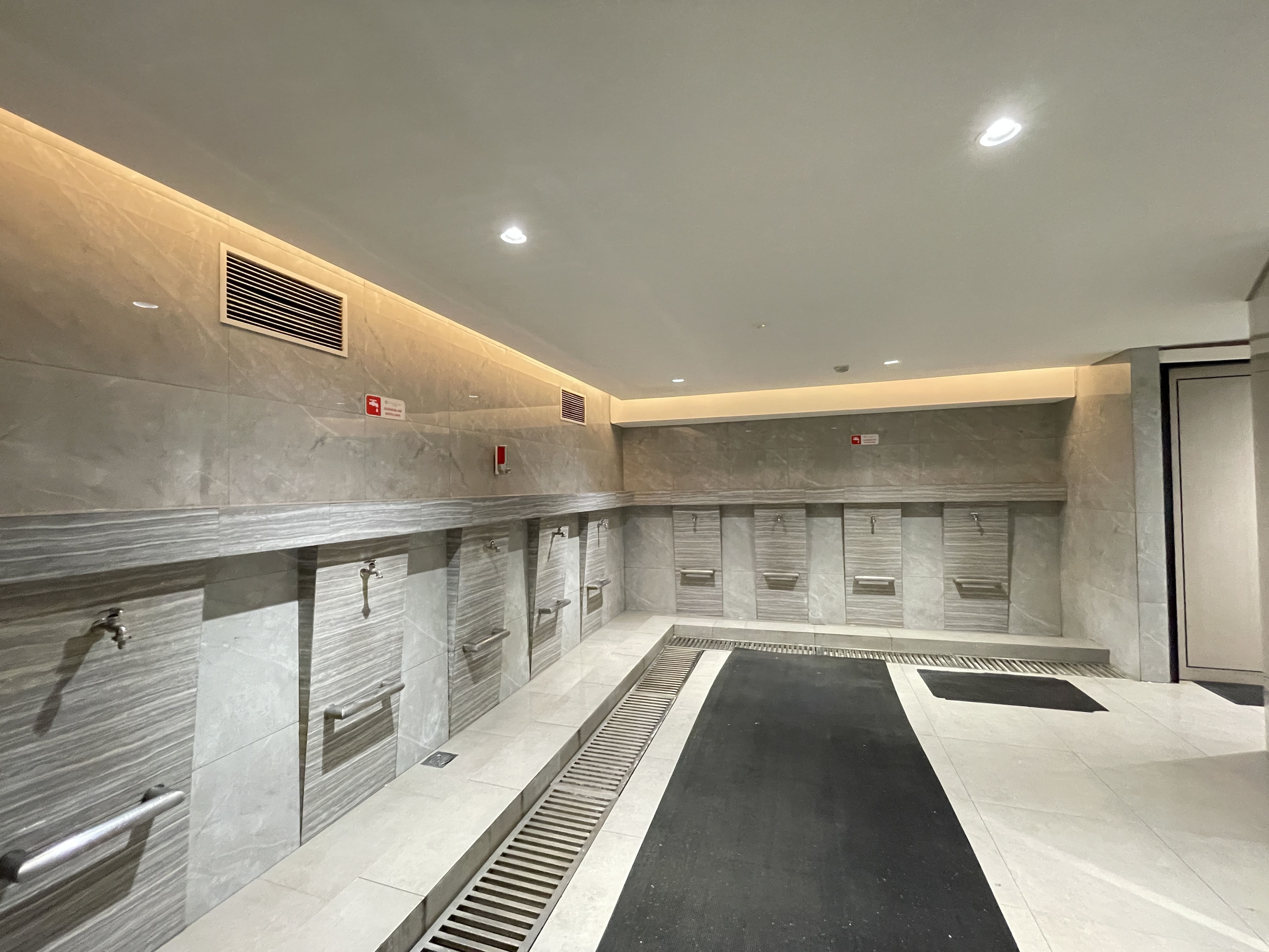 \App\Helpers\getUpload($galleryId)->alt