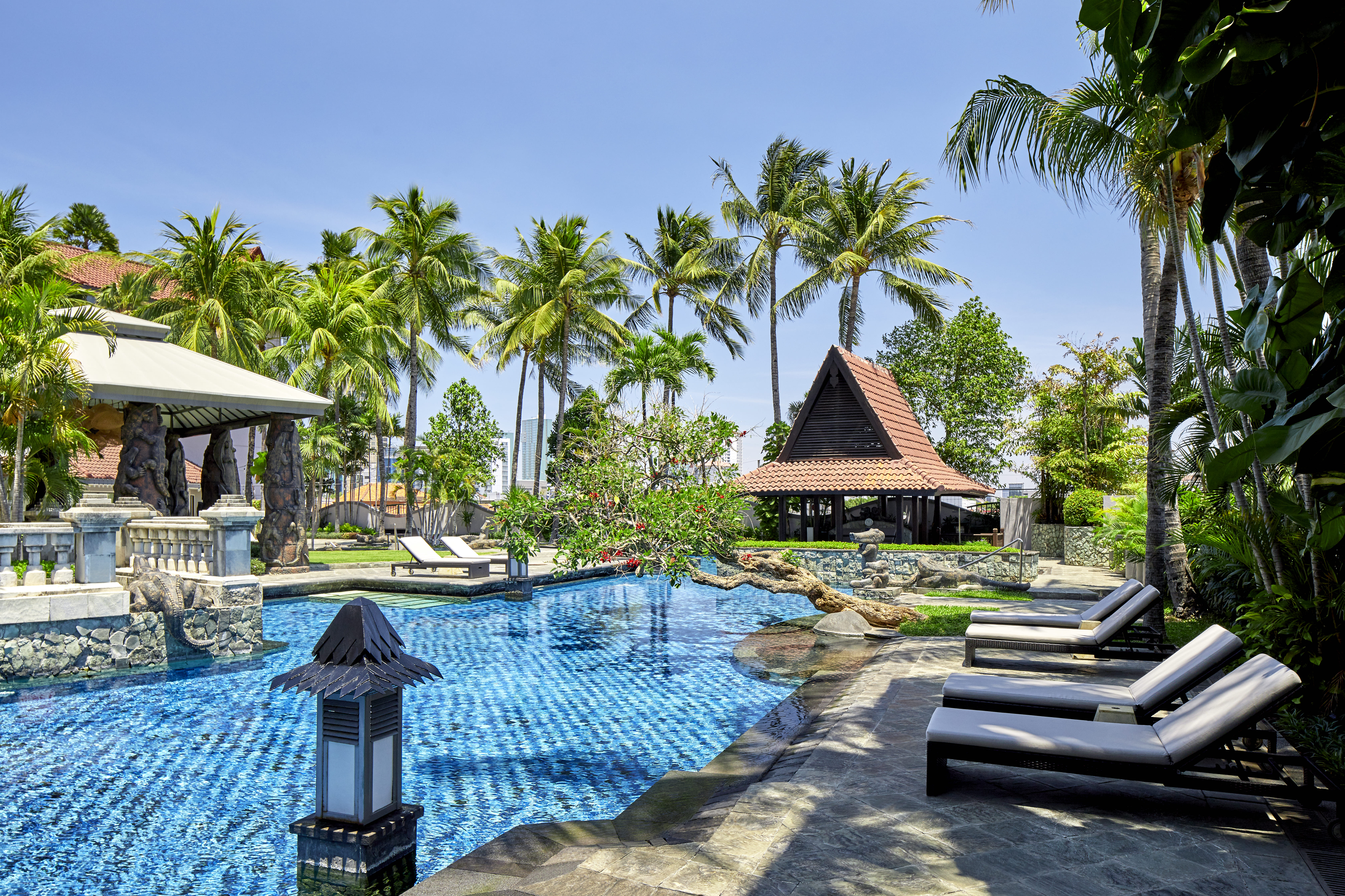 \App\Helpers\getUpload($galleryId)->alt