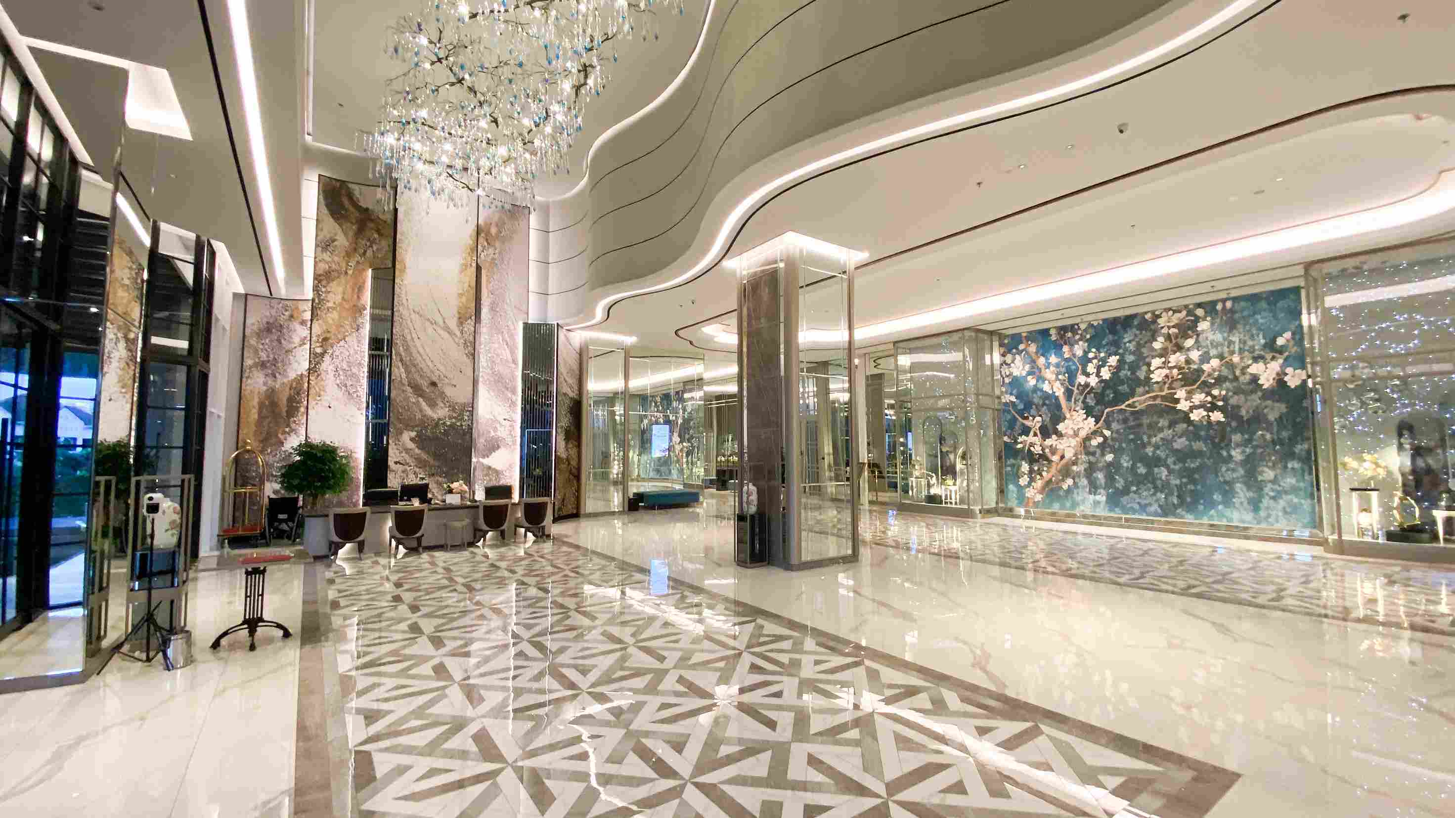 \App\Helpers\getUpload($galleryId)->alt