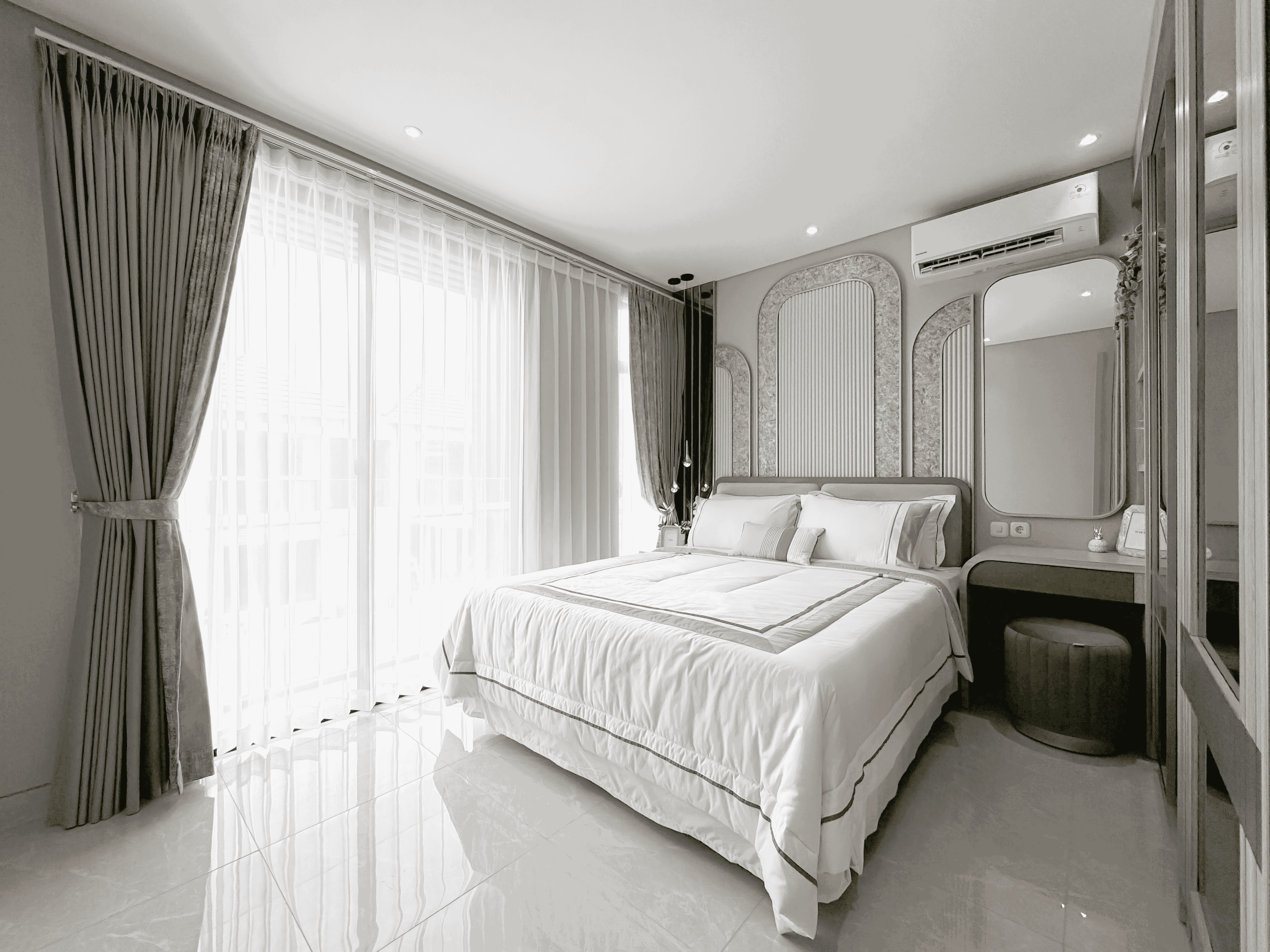 \App\Helpers\getUpload($galleryId)->alt