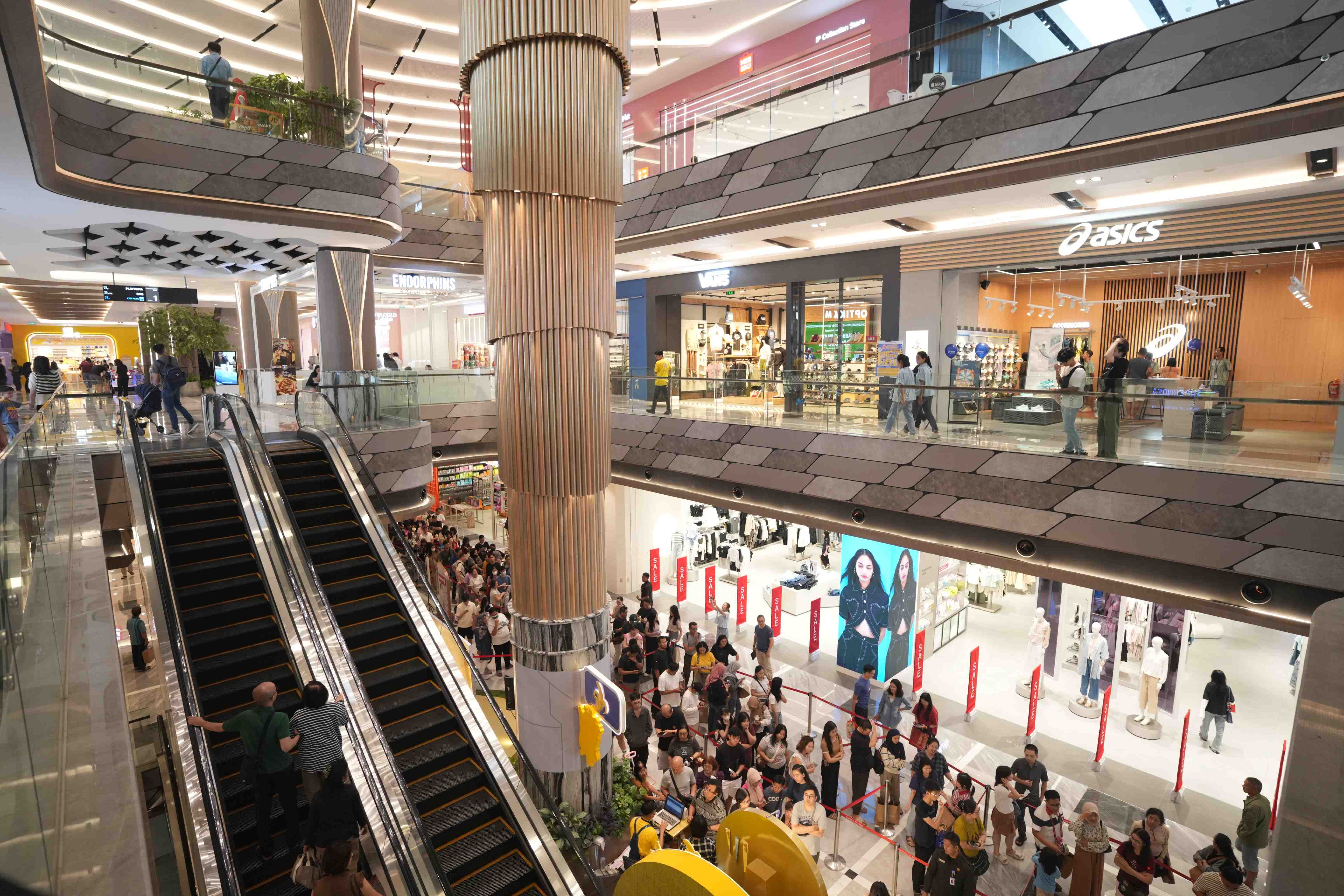 \App\Helpers\getUpload($galleryId)->alt