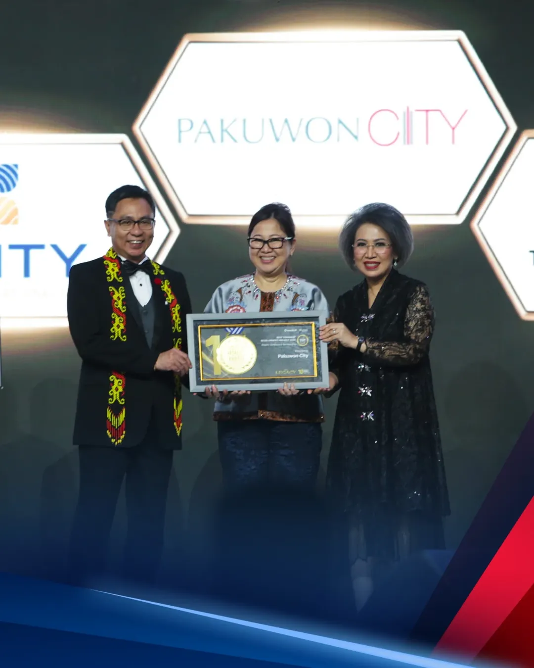 \App\Helpers\getUpload($galleryId)->alt