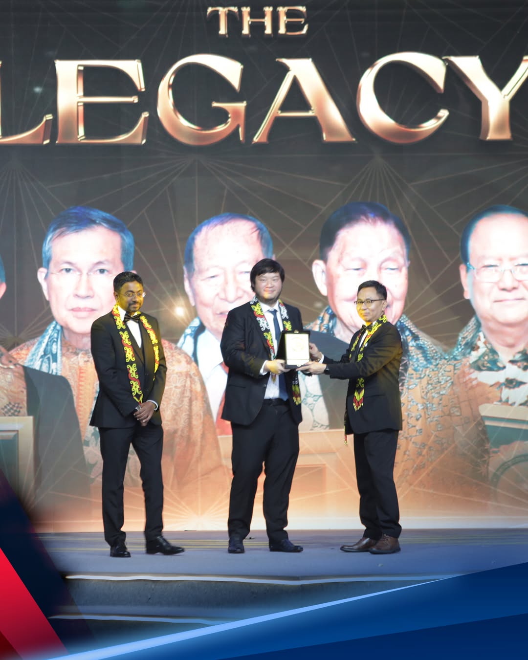 \App\Helpers\getUpload($galleryId)->alt